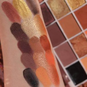 پالت سایه تکنیک مدل Enamored دارای 15 رنگ