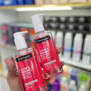 ژل شستشوی صورت نوتروژینا حاوی عصاره گریپ فروت مناسب انواع پوست 200 میل